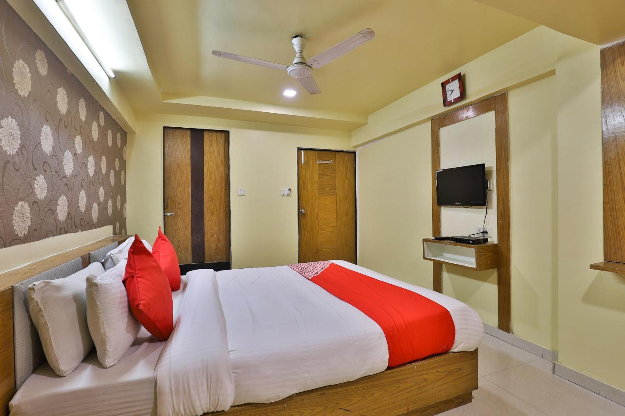 Spot On Hotel Shreeji Palace Ahmedabad Exterior foto
